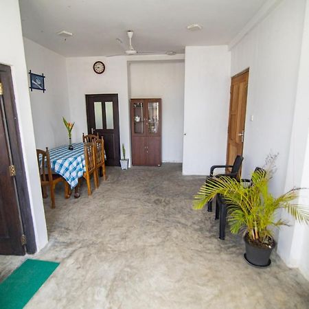 Aira Hotel Bussa Buitenkant foto