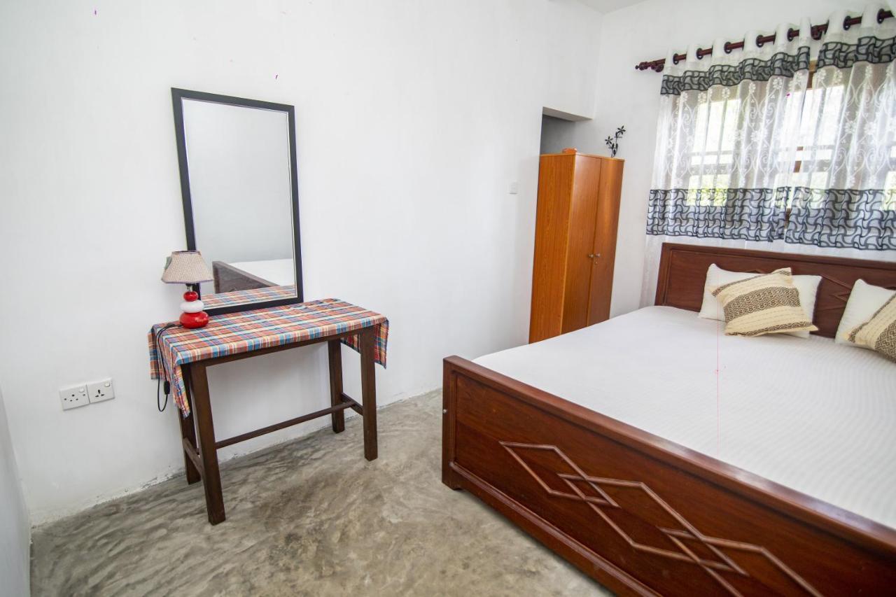 Aira Hotel Bussa Buitenkant foto