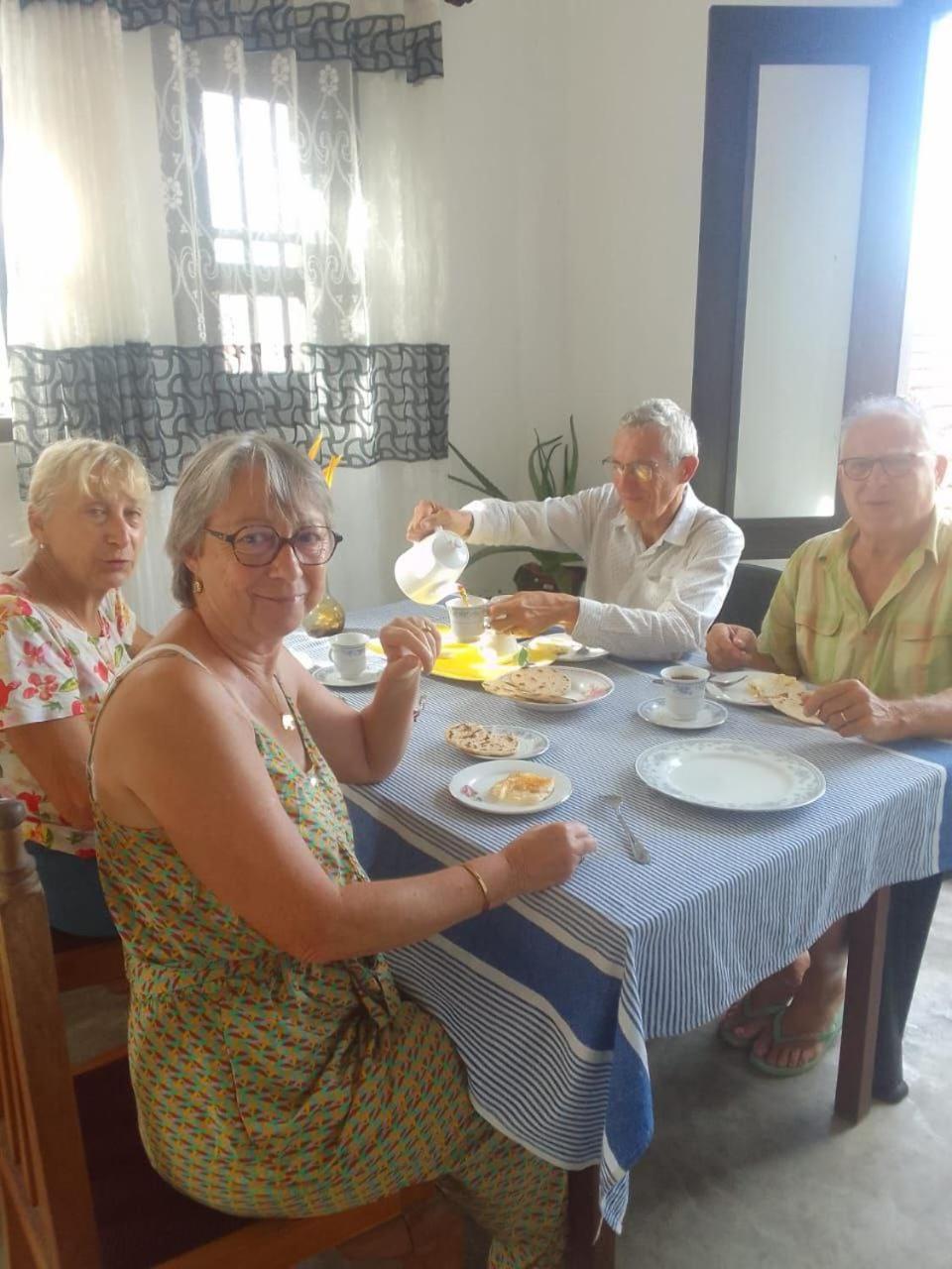 Aira Hotel Bussa Buitenkant foto